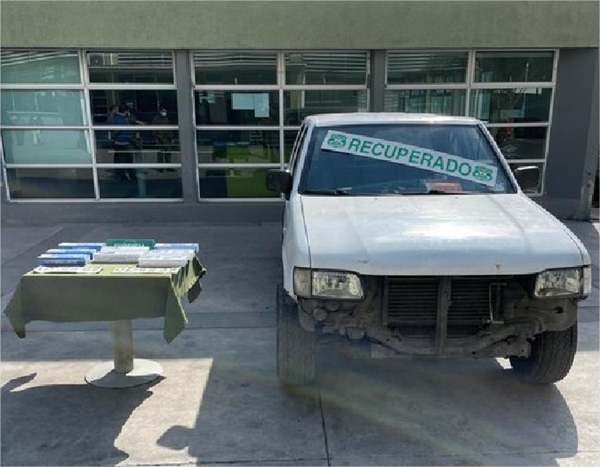 Transitaba en vehículo robado y transportaba cigarrillos de contrabando
