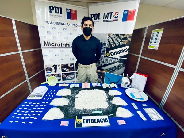 En menos de un mes dos sujetos fueron nuevamente detenidos vendiendo drogas en Puente Alto