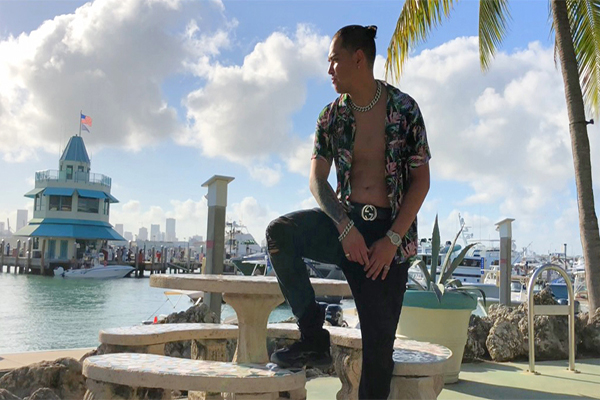 Carlos Dubal, artista urbano puentealtino, grabó sus nuevas canciones en Miami