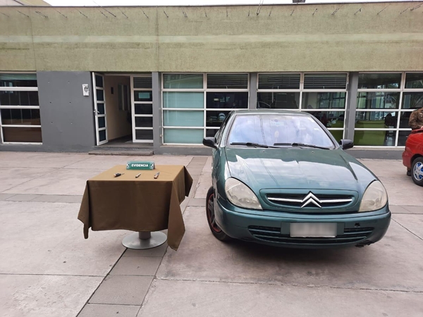 Banda robaba auto en estacionamientos del Hospital Sótero del Río