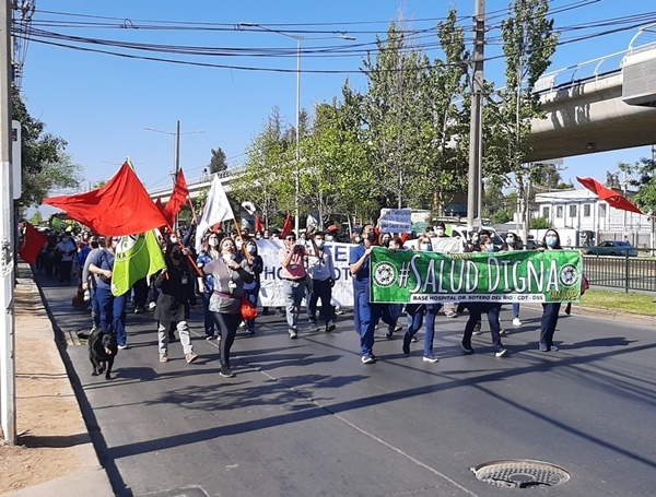 Trabajadores del Hospital Sótero del Río marchan en rechazo a despidos