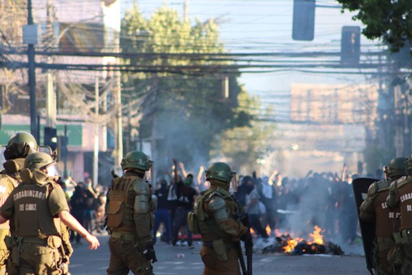 [Fotos] Marcha por el 18-0 termina en enfrentamientos en Puente Alto