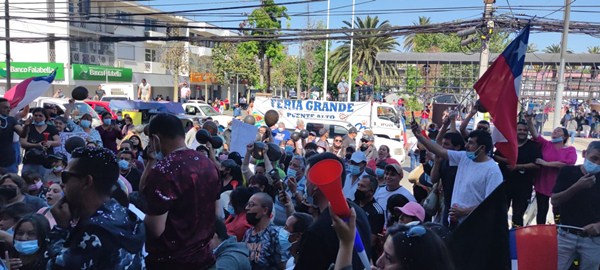 Masiva protesta de comerciantes de Ferias Libres de Puente Alto