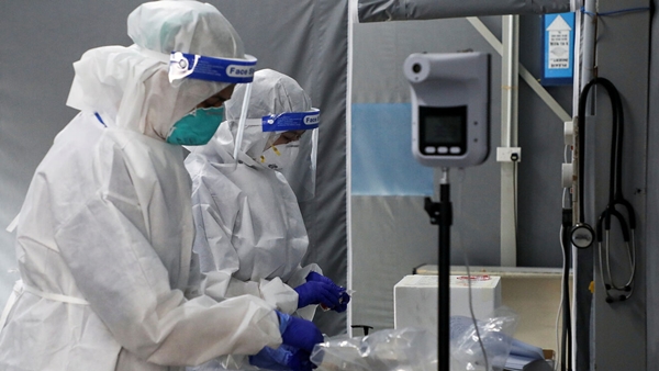 Minsal confirma 12 casos de variante Ómicron en Chile