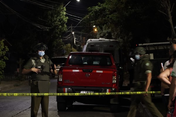 Armado y parapetado se encuentra hombre al interior de domicilio de Puente Alto