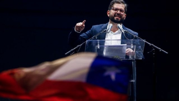 Encuesta: Imagen “positiva” o “muy positiva” de Gabriel Boric llega al 63%
