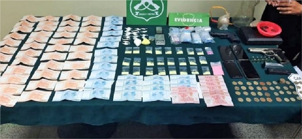 Carabineros incauta dinero, drogas y armas a traficante puentealtino que operaba en Chiloé