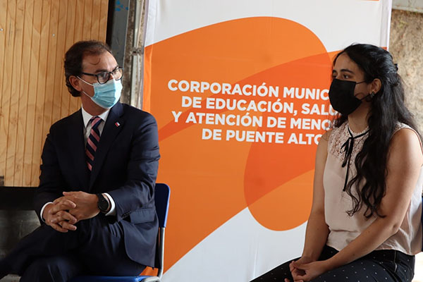 Grata conversación de Ministro de Educación con alumnos puntajes nacionales