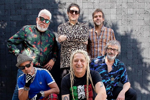 Auténticos Decadentes inauguran el primer festival de música y teatro de Puente Alto
