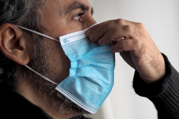 Covid-19: Minsal recomienda uso permanente de mascarillas quirúrgicas