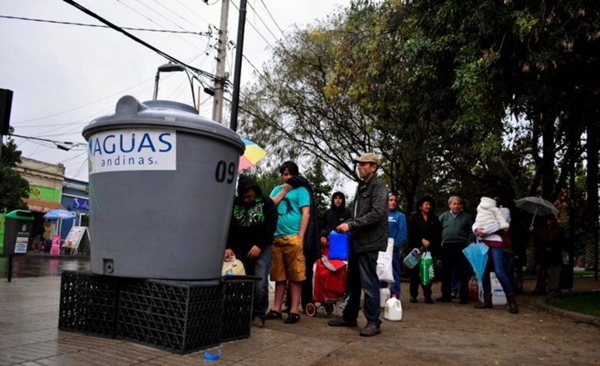 Atención vecinos: Aguas Andinas anunció corte de suministro en Bajos de Mena