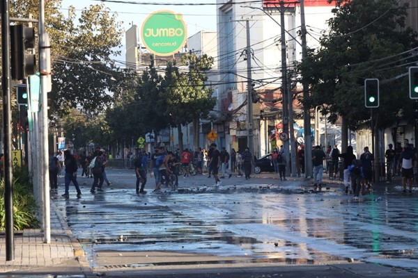 Saquean locales comerciales en Puente Alto