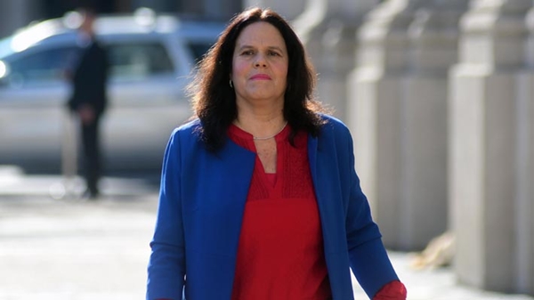 Ministra de Defensa Maya Fernández responde por fotografía junto a abogado Narco