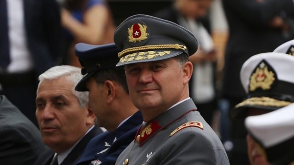 Comandante en Jefe del Ejército  presentó su renuncia al cargo
