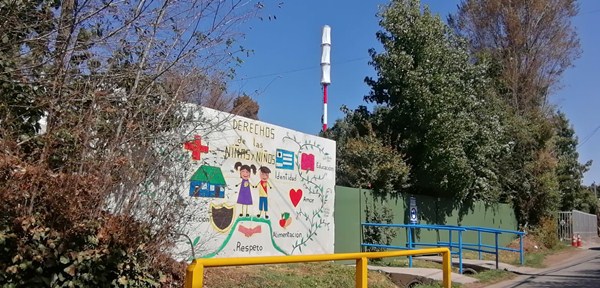 La antena de las discordia que se emplaza en Las Bodegas de Pirque