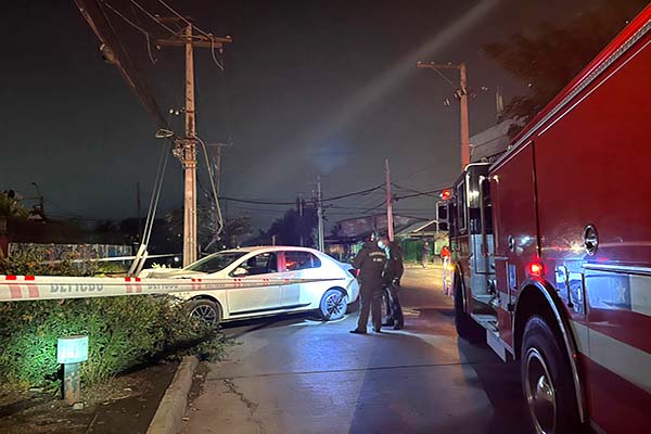 [Video] Un lesionado en choque de auto con tensor de poste eléctrico