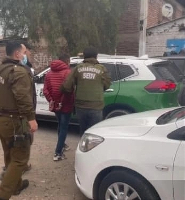 Carabineros detuvo a 5 individuos por robo de autos