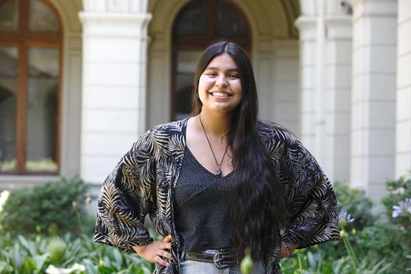 Maite Estay es reconocida en premiación a los “100 Jóvenes Líderes 2021”