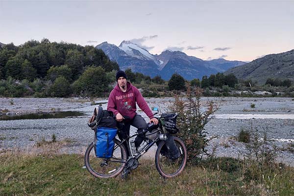 Mauro Sepúlveda, el cletero que viaja desde Puerto Williams a Puente Alto