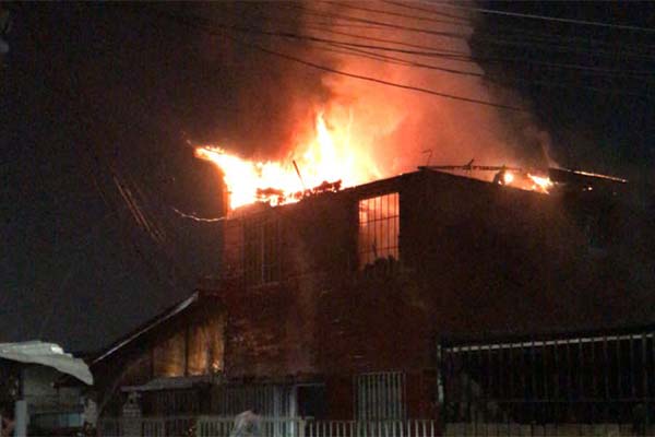 Fuego arrasa con vivienda en población San Gerónimo