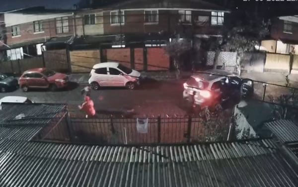 Violento robo de automóvil a joven en Puente Alto