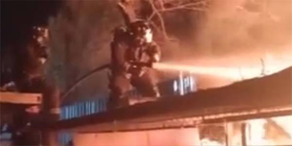 Dos personas fallecidas en medio de incendio en calle Eduardo Cordero