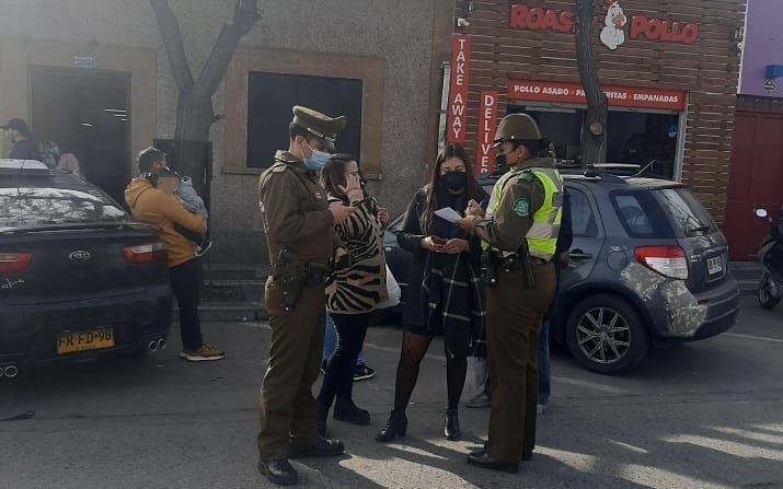 Asaltan a pareja a metros de la 20° Comisaría de Puente Alto: Delincuentes huyeron con bolso con dinero