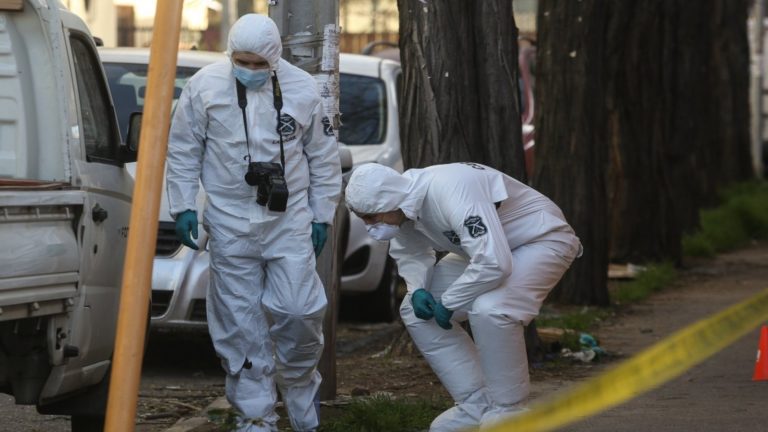 <strong>Crimen en La Granja: más de 30 disparos en contra de una vivienda deja dos muertos</strong>