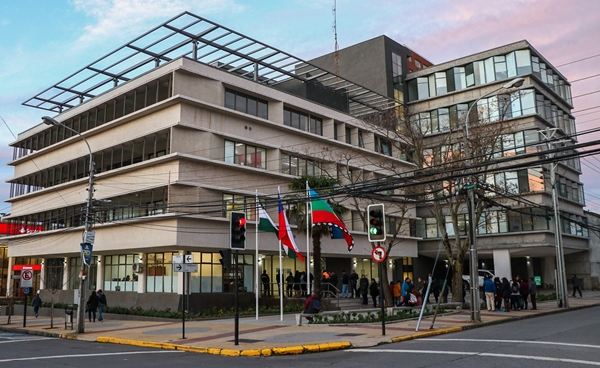 <strong>Carabineros detuvo a sujeto por robar bandera chilena en el municipio de Los Ángeles</strong>
