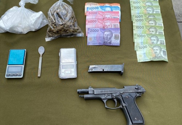 <strong>Carabineros detuvo a sujeto por violencia intrafamiliar y posesión de armas</strong>