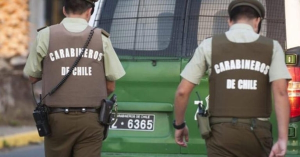 <strong>Cuatro delincuentes huyen tras volcamiento en avenida Gabriela en Puente Alto</strong>