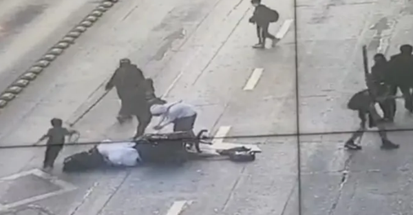 <strong>Niño de 5 años participó de barricada en Santiago: abren procedimiento contra la madre</strong>