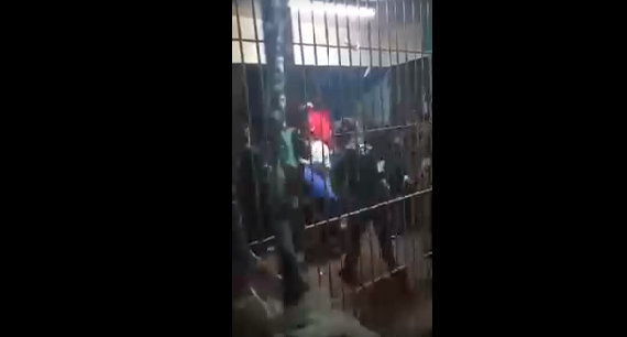 [Video] Gendarmes agreden a reos por allanamiento en cárcel de Puente Alto
