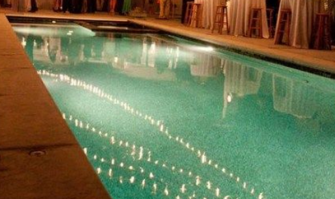 Niños se electrocutaron en piscina adornada con luces navideñas en San Bernardo
