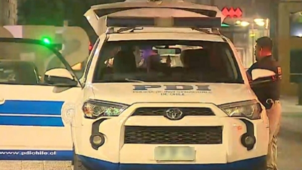 PDI indaga presunto secuestro en Plaza de Armas de Santiago: autores realizaron disparos