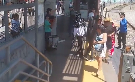 [Video] Hombre fue atacado con cuchillo en Metro de Valparaíso: terminó con graves lesiones