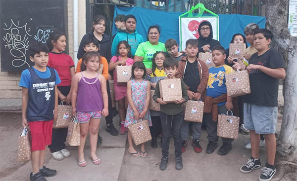 Agrupación “Locuras de Amor” finalizó campaña de entrega de útiles escolares en Bajos de Mena