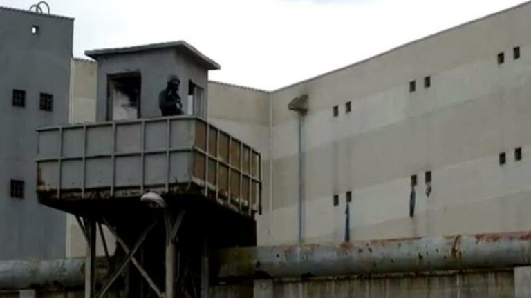 Intensa búsqueda de reo fugado desde penal puentealtino