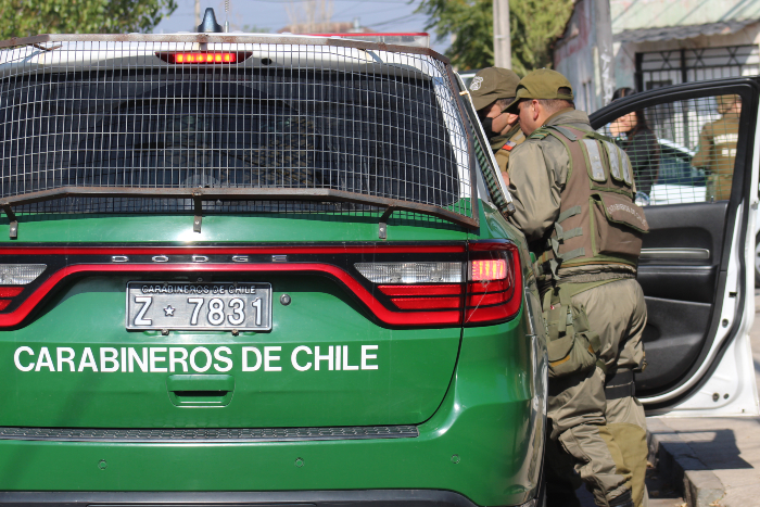 Conductor ebrio provoca accidente tras huir de Carabineros