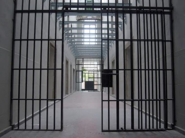 Dejan en libertad a profesor condenado por abusar sexualmente de una alumna