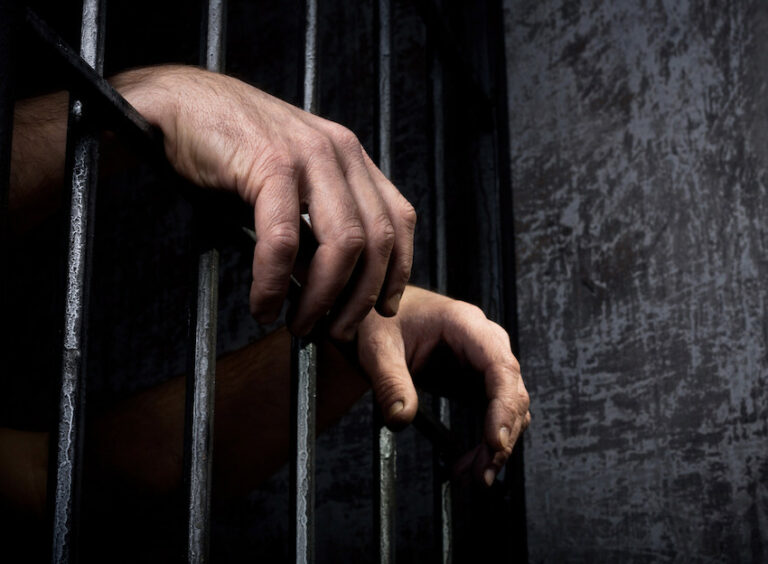 Cadena perpetua a hombre por 9 delitos de abuso sexual y 2 de violación contra menores