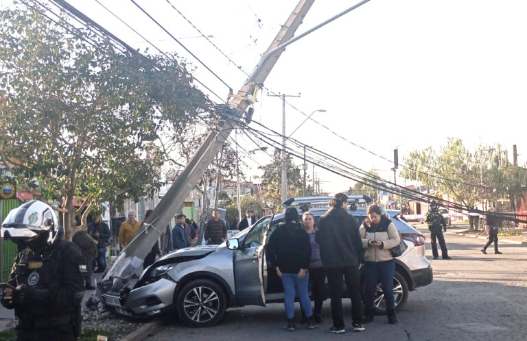 Choque en Puente Alto provoca cortes de luz