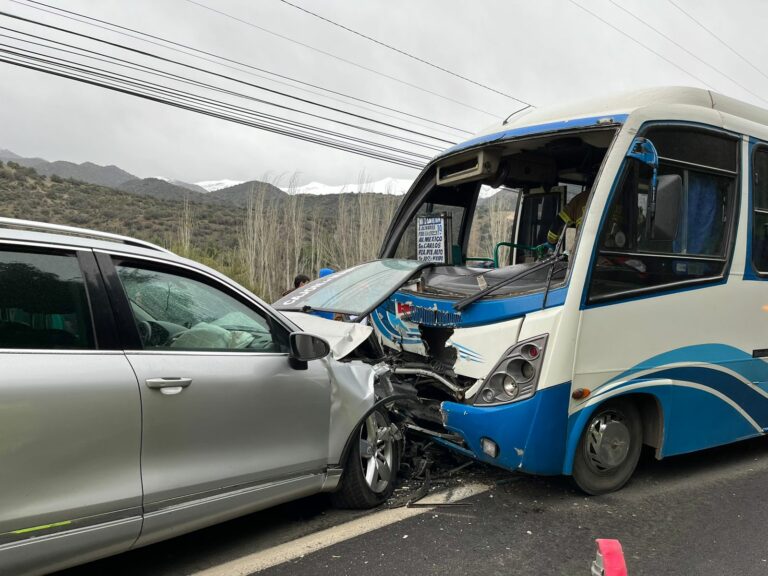 Violento choque en San José de Maipo deja ocho lesionados