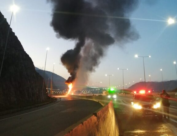 Camión con combustible se incendia en Ruta 5 Sur