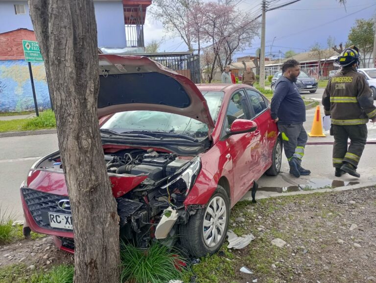 Violento choque en Puente Alto deja dos lesionados