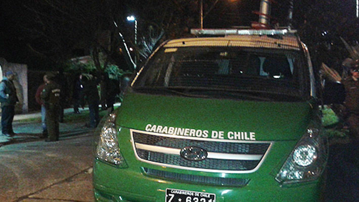 Carabinero en retiro balea a vecina