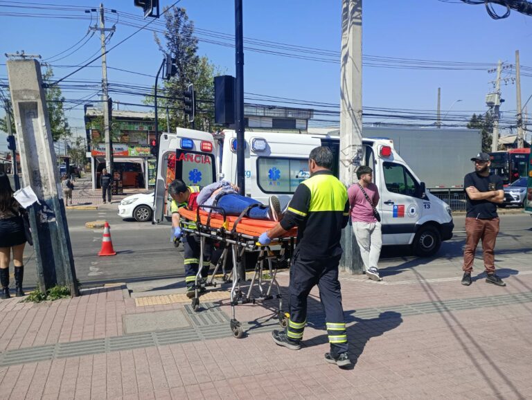 Atropellan a tres personas en calle Gabriela con Juan de Dios Malebrán