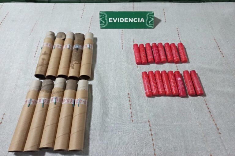 Carabineros decomisa armas y drogas desde buses que transportaban barristas