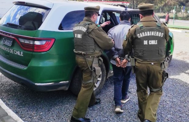 Persecución termina con tres detenidos por robo