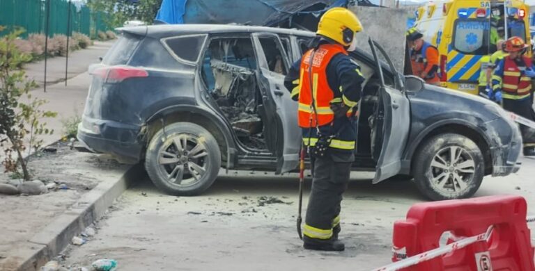 Hombre muere quemado dentro de su auto fuera de Santiago I: